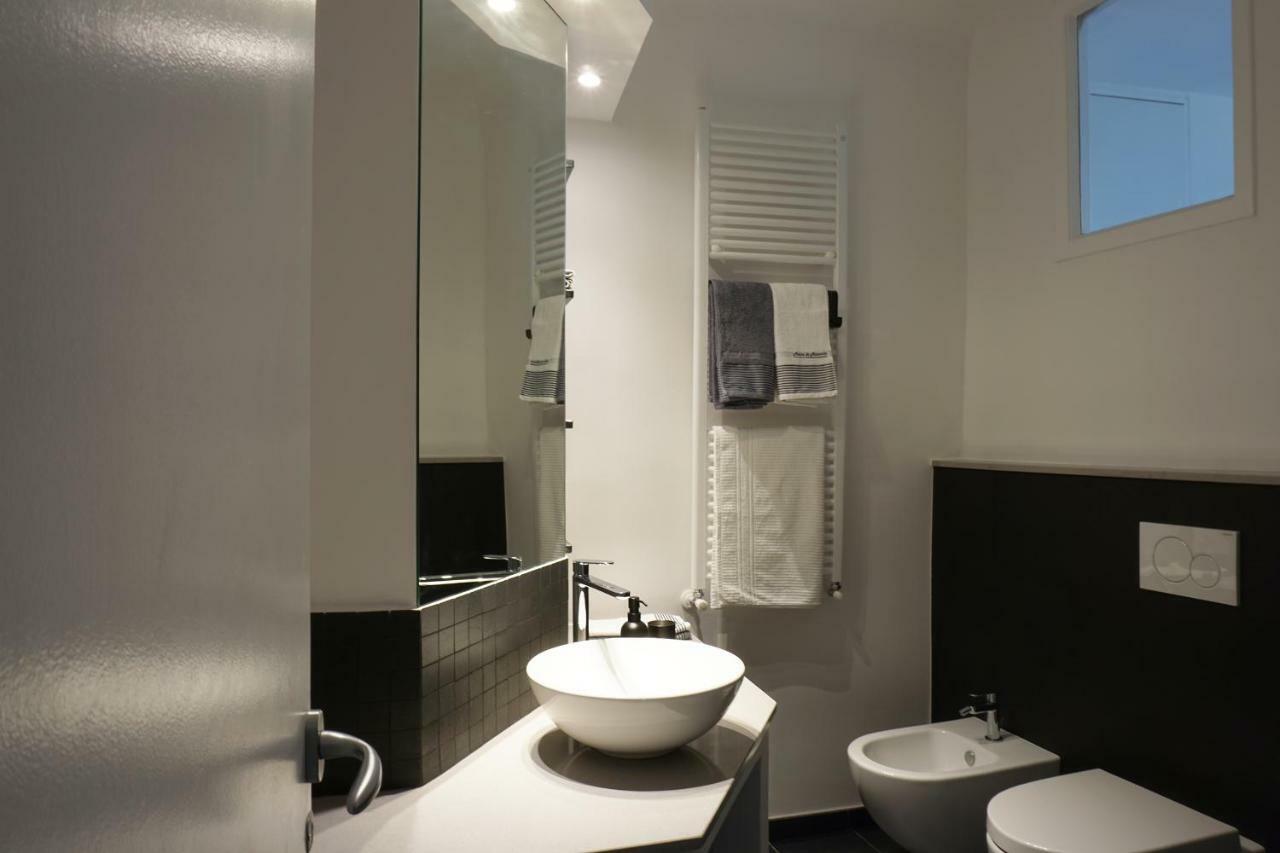 La Piazzetta Apartment บอร์ดิเกรา ภายนอก รูปภาพ